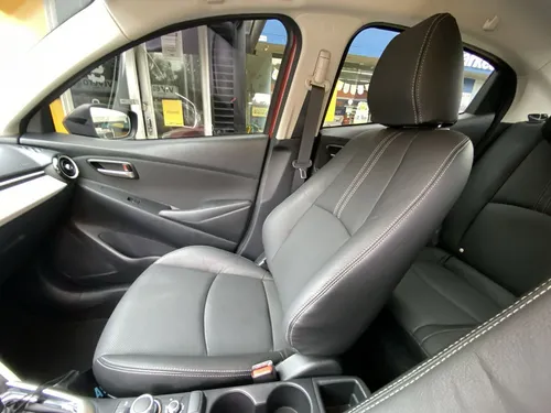 Mazda 2 1.5 Touring At 4x2 2025