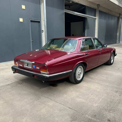 Jaguar Xj6