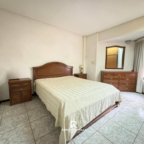 Departamento De 3 Dormitorios En Barrio Martin Piso Exclusivo Con Cochera