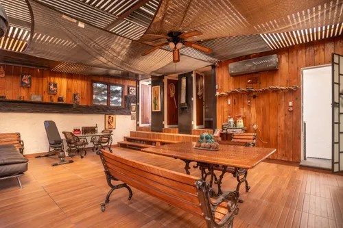 Casa Noviembre! Bienvenidos A Su Nuevo Hogar! Esta Hermosa Casa De 4 Habitaciones 6 Baños, Terraza Con Sauna, Chimenea, Jardin Interior, Cuarto De Juegos Y Lavanderia. Que Combina Confort Y Estilo