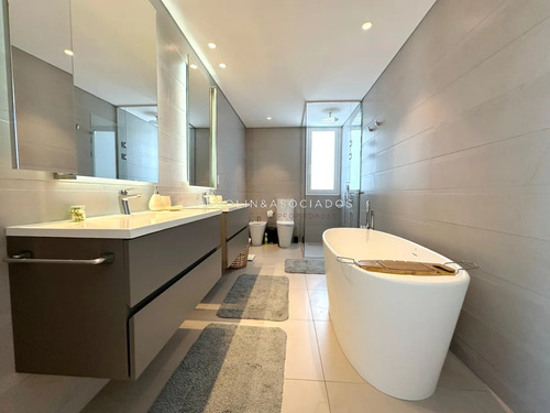 Departamentp En Venta En Edificio Le Parc Lll. Playa Brava; Punta Del Este