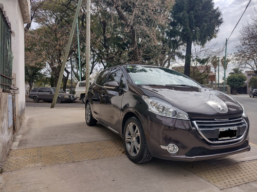 Imagen 1 de 12 de Peugeot 208 Feline