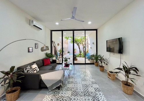 Centro A 2 Cuadras Del Paseo Montejo Hermosa Casa Amueblada (avc-2052)