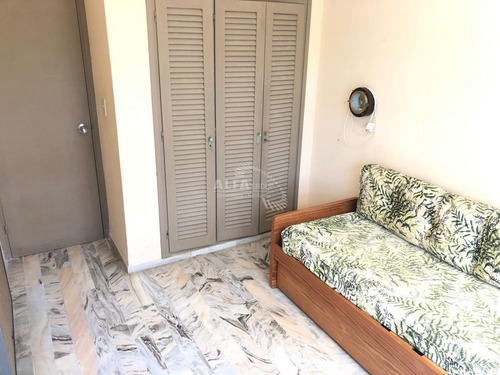 Imagen 15 de 17 de Apartamento En Alquiler 3dormitorios , Mansa, Frente Al Mar, Punta Del Este