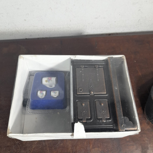 Imagem 7 de 7 de Deagostini Casa Vitoriana Fogão A Lenha Metal Com Caixa