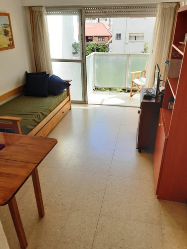 Imagen 3 de 25 de Departamento De Dos Ambientes Con Balcon Al Contrafrente Con Vista Abierta