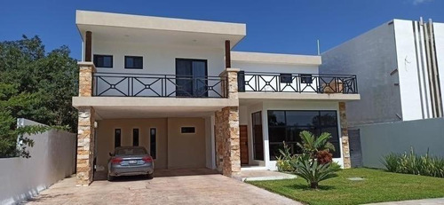 Casa En Mérida, En Privada Al Norte De Lujo Con Amenidades