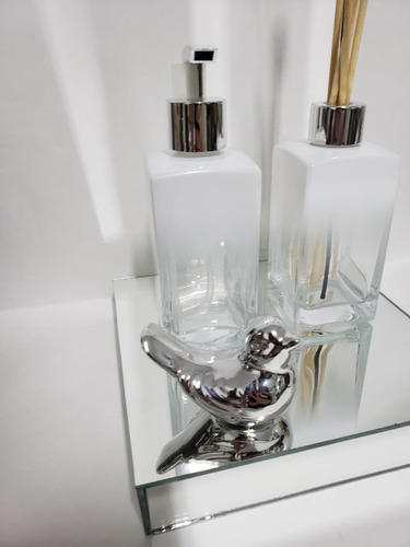 Imagem 2 de 5 de Kit Lavabo Frasco Square Degrade Branco De 250ml+bandeija Lx