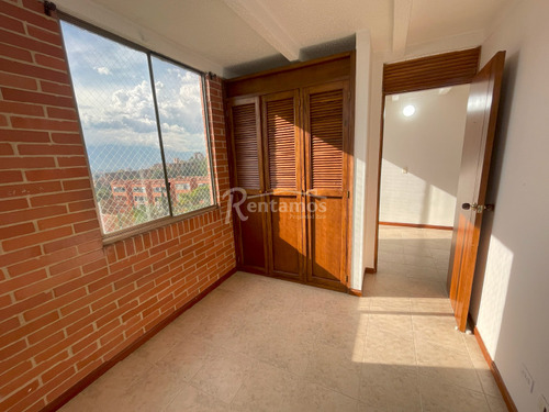 Apartamento En Arriendo En Loma Del Escobero. Cod A776204