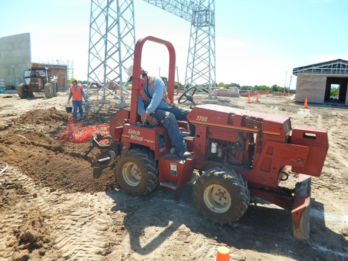 Imagen 2 de 3 de Zanjadora Alquiler De Maquina C Operario Excavadora