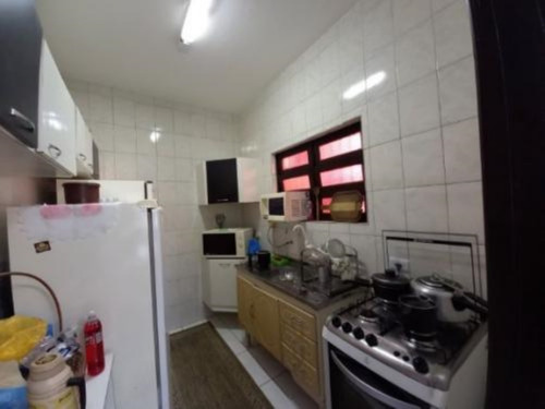 Imagem 4 de 23 de Casa No Bairro São Jorge Em Itanhaém, Litoral Sul De São Paulo, Localizado Lado Praia, Ficando À 100 Metros Do Mar (1 Quadra Do Mar) Em Rua Calçada. Possui Churrasqueira E Vaga Para 05 Automóveis.