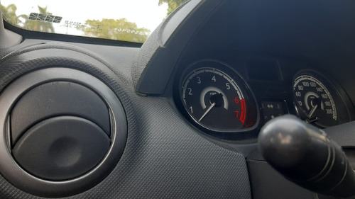 Imagem 14 de 15 de Renault Sandero Expression 1.0 16v (flex) 2014/2014