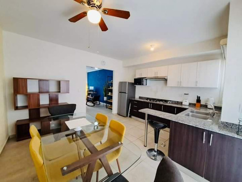 Casa En Renta, 3 Recámaras, 3 Niveles, Jardines Sur 5, Polígono Sur, Cancún.