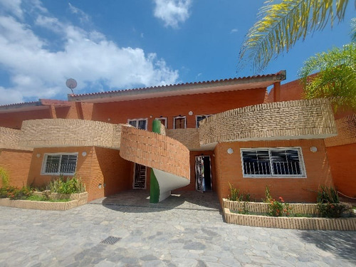 Se Vende Town House En Conjunto Residencial Los Roques Ciudad Flamingo. (chichiriviche). Código: Atth-155. Luz Coelho.
