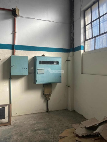 Local Galpon Deposito La Blanqueada Venta Dulcinea Y Luis A. De Herrera Y Pasos Nuevocentro 550m
