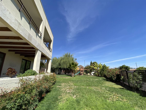Casa En Venta De 4 Dorm. En Colina