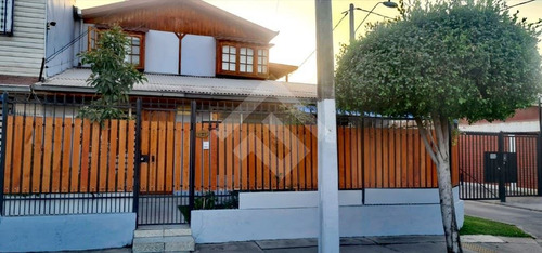 Casa En Venta De 5 Dorm. En Maipú