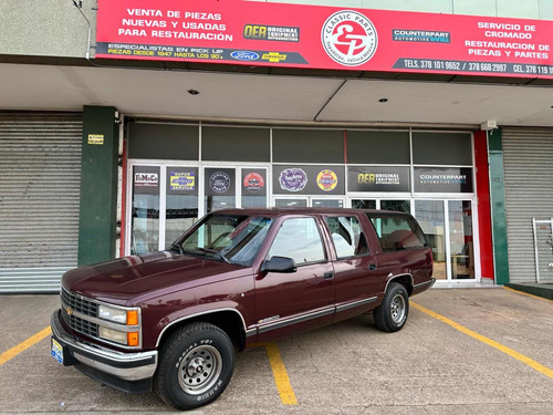 Chevrolet Suburban 2500