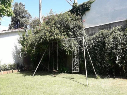 Imagen 8 de 11 de Amplio Lote Con Casa A Reciclar - B.ayerza
