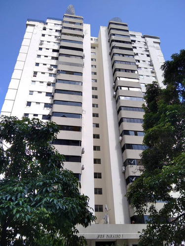 Tibisay Rojas Vende Amplio Apartamento En Resd. Paraiso J. Urb. Valles De Camoruco   Cod. 216084