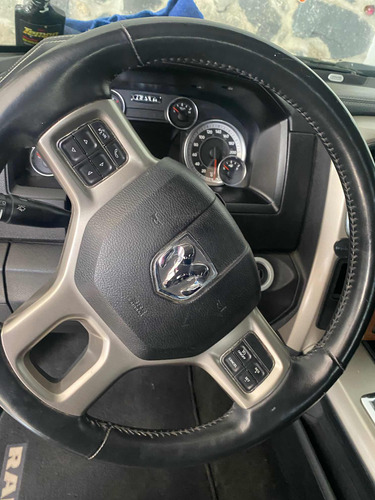 Dodge Ram 2500 5.7 Pickup Crew Cab Laramie 4x2 Mt