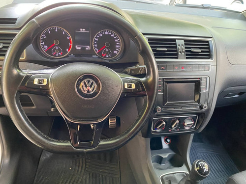 Imagen 8 de 15 de Volkswagen 2016 Fox 1.6 Crossfox Highline L/15