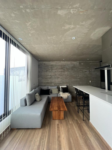 Triplex En Venta De Dos Dormitorios Y Dos Baños Con Terraza Y Pileta
