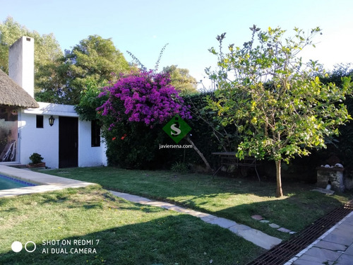 Venta Y Alquiler De Casa En Pinares, 4 Dormitrorios, 3 Baños, Piscina, Buen Lugar.- Ref: 168100