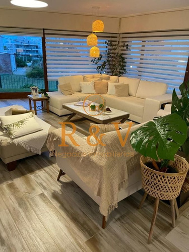 Imagen 4 de 30 de Excelente Casa De 4 Dormitorios Y Piscina A Una Cuadra Del Mar
