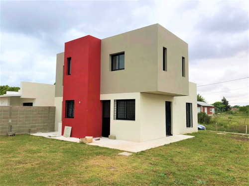 Casa De Dos Plantas A Estrenar Ubicada En Zona Norte