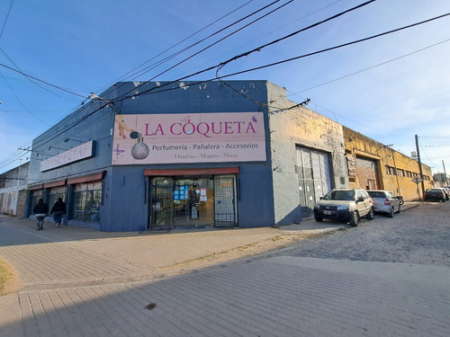 Gran Galpon Y Local Sobre Avenida Blas Parera