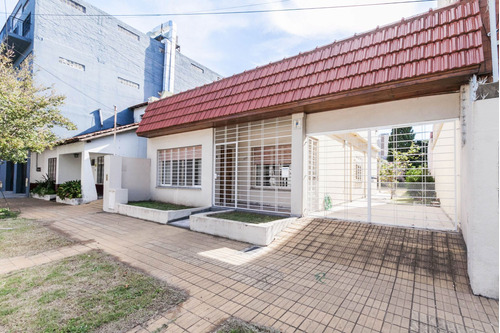 Venta Casa 4 Ambs.c/fondo Libre Y Garaje. 300m2 