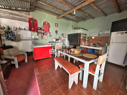 Casas En Venta En Playa Hermosa, Piriápolis. 2 Propiedades En Un Padrón. Cercada Perimetralmente.