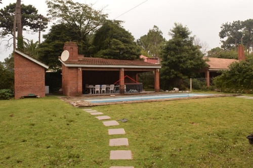 Casa En Lugano, 5 Dormitorios - Ref: 4094