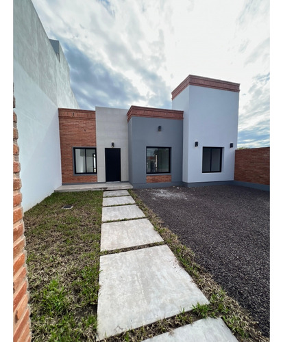 Casa De 3 Dormitorios A Estrenar A 150 Mts De Coronel Falcón