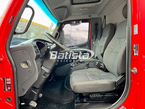 Imagem 10 de 15 de Mercedes-benz Accelo 815 - 2018 - Baú 5.4m - Impecável