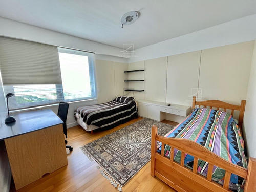 En Venta - Le Parc Puerto Madero 2 Dormitorios Piso Alto En Torre Rio, Con Cochera !