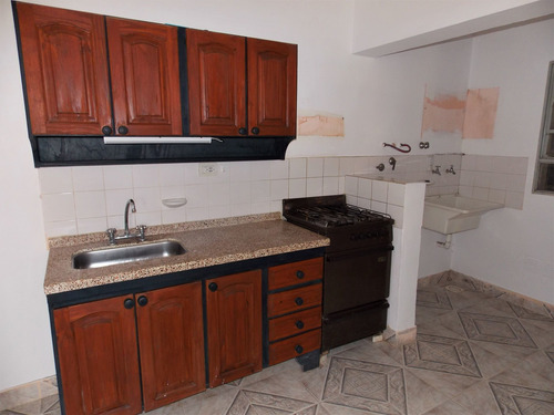 Casa 2 Dormitorios Y Cochera En Barrio Punta Norte
