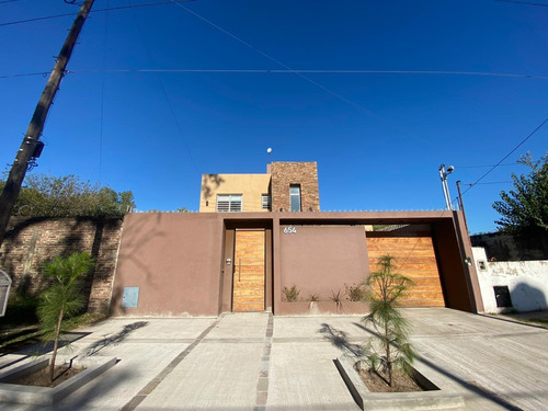 Imagen 1 de 9 de Venta- Hermosa Casa Con 3 Habitaciones!