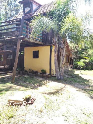 Cabaña De Madera En Anaconda Zona De Bosques Cerca De Playa