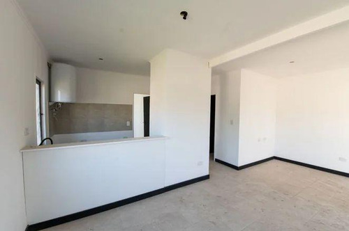 Departamento En Venta - 2 Dormitorios 1 Baño - Cochera - 95mts2 - Venado Tuerto, Santa Fe