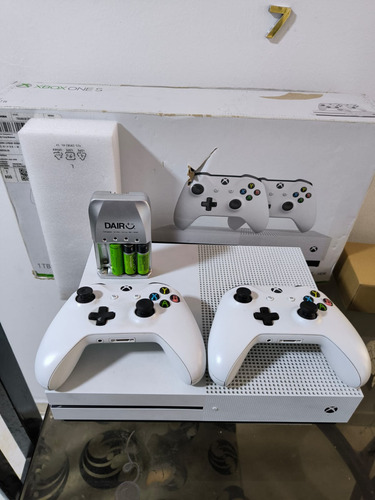 Xbox One S 1tb + 2 Controles + Cargador