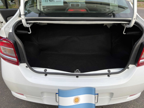Imagen 14 de 17 de Renault Logan 2018 1.6 Expression 85cv