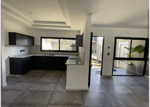 Casa En Venta En Ituzaingó Norte