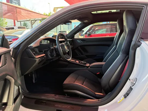 Porsche 911 Carrera Gts 2025