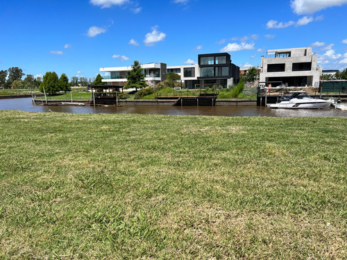 Venta Terreno Al Agua En Barrio Yacht, Nordelta