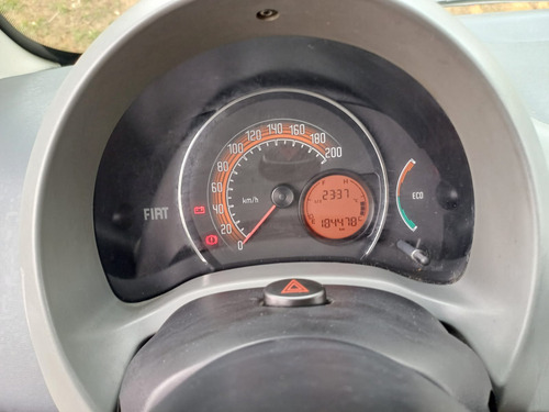 Fiat Uno Uno Vivace 1.0 8V (Flex) 4p