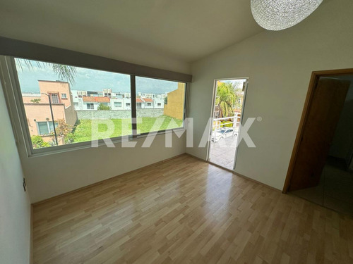 Casa En Venta En Condominio Claustros De Satiago