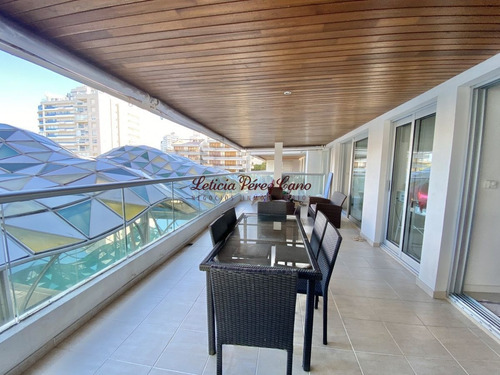 Imagen 13 de 14 de Venta De Apartamento De 2 Dormitorios En Edificio Icon Brava Punta Del Este