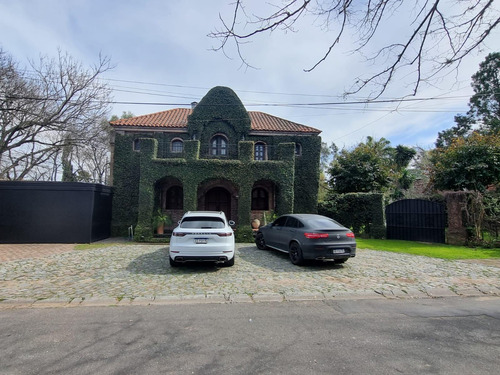 Casa De 6 Ambientes En Venta Con Cochera En Las Lomas De San Isidro